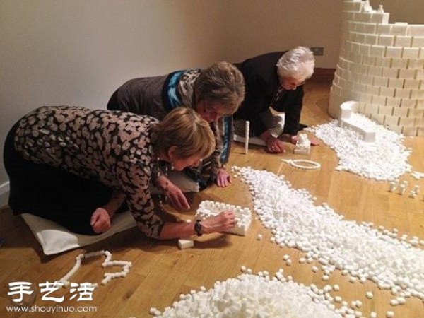 More than 500,000 sugar cubes DIY a fantasy future city model