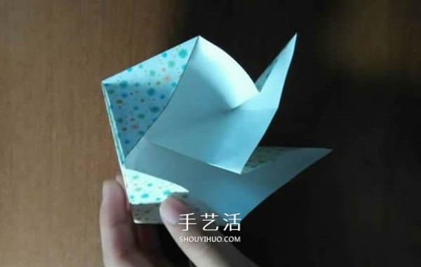 Fun magic box folding diagram and folding steps of a shrinkable box