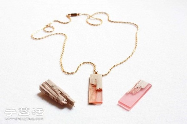 DIY environmentally friendly theme necklace pendant of broken maple wood and resin