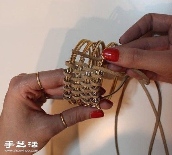 Illustrated tutorial for weaving wide bracelets with leather ropes for multiple bracelets