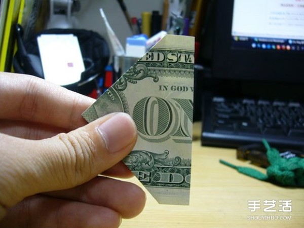 Illustration of the origami method of folding a dollar heart into a dollar bill