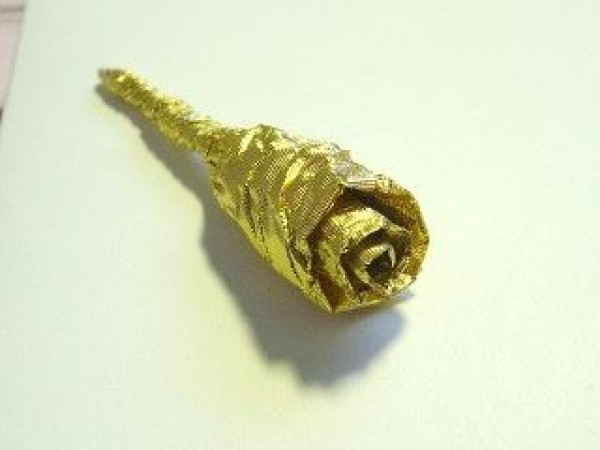 How to fold roses from chocolate aluminum foil