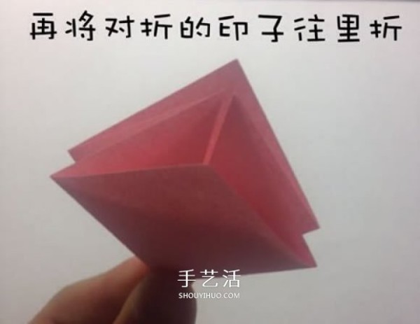 The steps of origami bow and the illustration of how to fold a simple bow