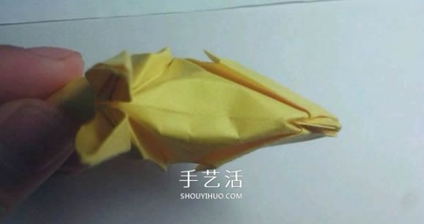 The detailed origami illustration process will teach you how to fold a three-dimensional rabbit