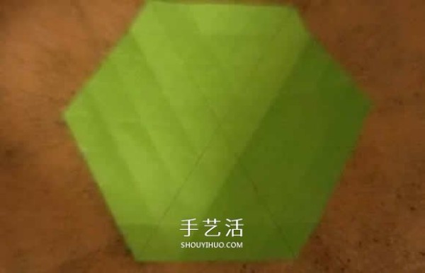 How to fold beautiful paper flowers, step-by-step illustration of hand-made origami six-pointed star flower