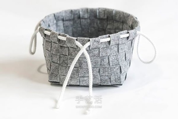 Cloth woven storage basket illustrates the weaving method of fabric storage basket