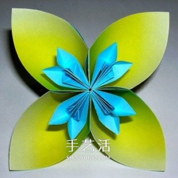 Illustration of the origami method of six four-petal flowers combined into beautiful flower balls