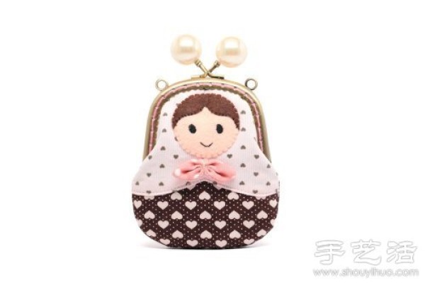 Appreciation of handmade works of cute and sweet gold bags