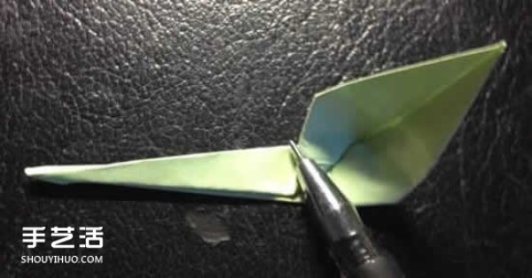 How to fold a four-petaled flower with illustrated steps. How to make an origami four-petaled flower by hand