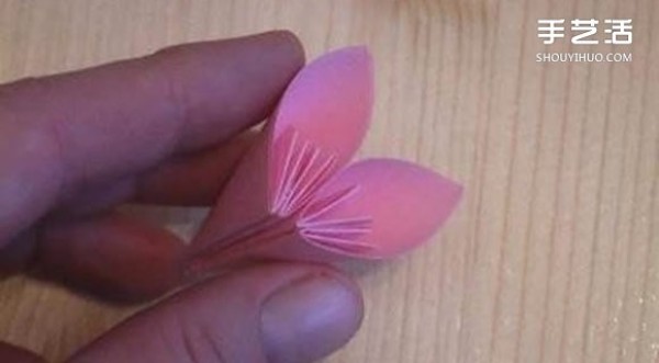 Illustration of how to fold a super beautiful origami flower ball, relatively simple