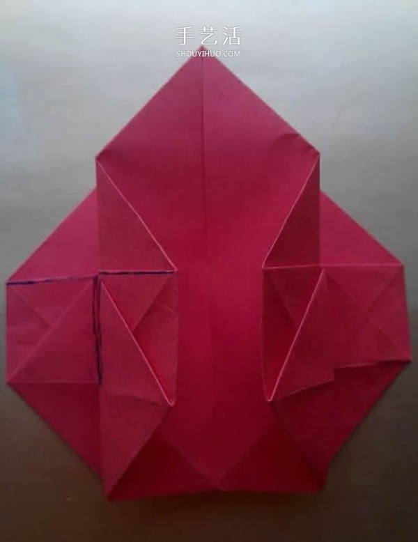 Childrens simple origami box tutorial: Illustration of the folding method of a tripod-shaped paper box