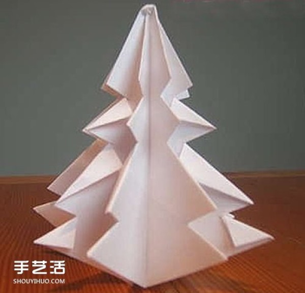 How to Fold a Three-dimensional Christmas Tree with Illustrations of Childrens Christmas Tree Origami Tutorial