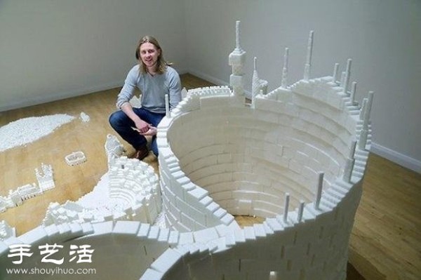 More than 500,000 sugar cubes DIY a fantasy future city model