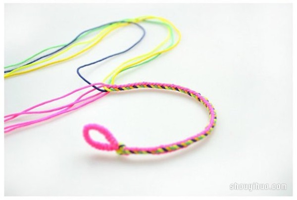 How to braid a little girls hand rope, a colorful hand rope weaving DIY illustration