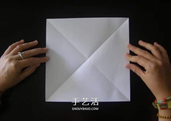 Illustration of the folding method of a simple garbage box, handmade origami square garbage box