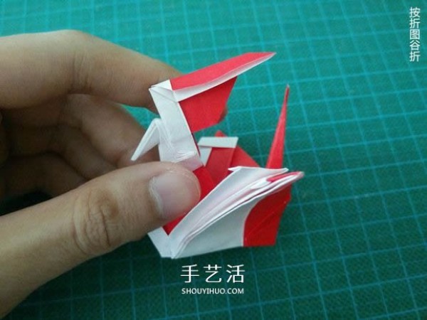 Illustrated tutorial on how to fold the Christmas crane How to fold the Christmas crane