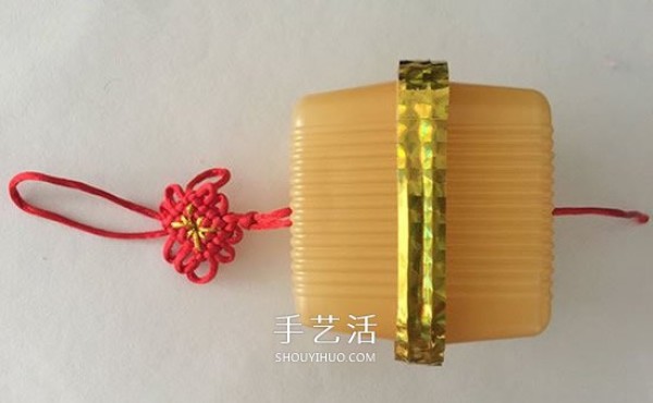 Mooncake box handmade lanterns using waste lanterns production method