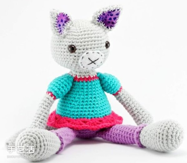 The cute crocheted animal dolls are beautiful and healing