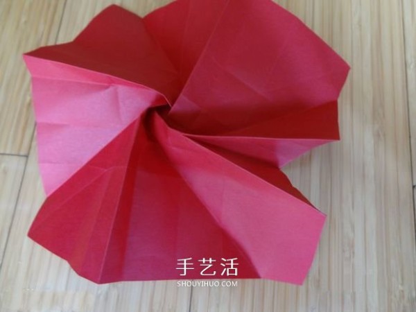 Represents beauty and love! Step by step illustration of handmade origami roses