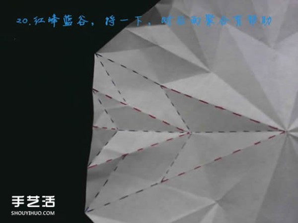 Three methods of origami with an eight-petaled flower, illustrated with a step-by-step diagram of the folding of an eight-petaled flower