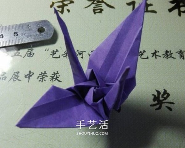 Illustrations of how to fold roses and paper cranes, handmade origami roses and paper cranes