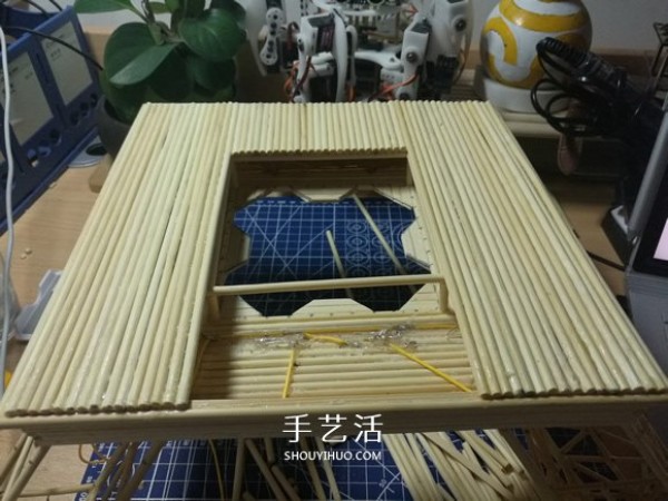 Detailed illustrated tutorial on hand-made Eiffel Tower model with bamboo sticks