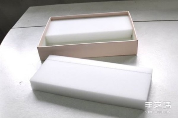 Use discarded shoe box lids and sponge cushions to DIY jewelry storage boxes