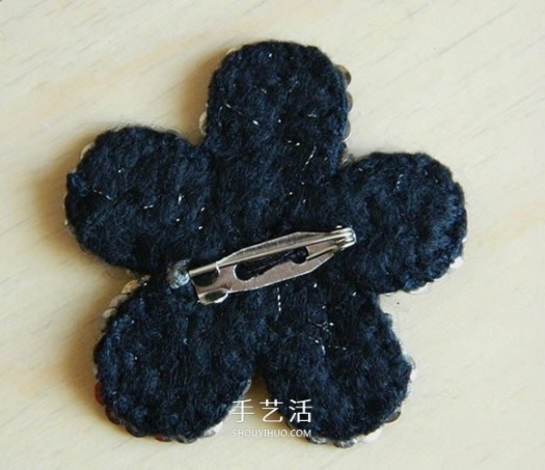 How to make shiny cloth flowers can be made into brooches and clothing decoration