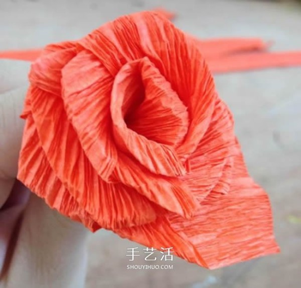 How to make handmade crepe paper roses, how to fold roses and crepe paper flowers