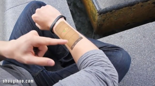 Cicret Bracelet smart bracelet touch operation on the wrist