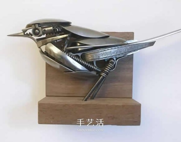 It turned out to be an exquisite bird sculpture handicraft made with a spoon