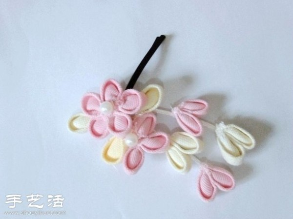 DIY to make small fresh flower hairpins