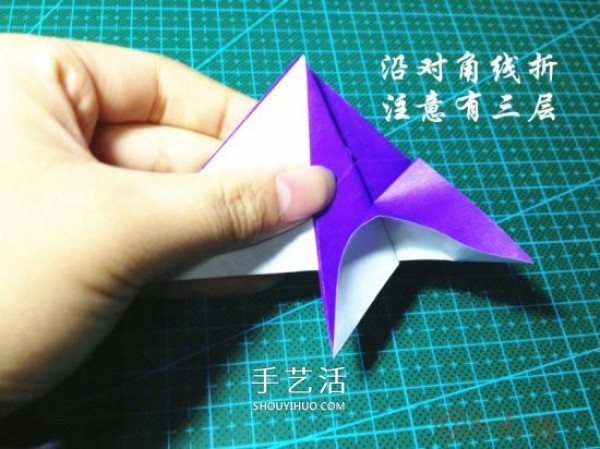 Illustration of how to fold a three-dimensional car, how to fold a hand-made origami car