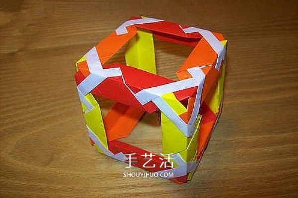 Origami Rubiks Cube method illustrates how to fold hand-made cube blocks