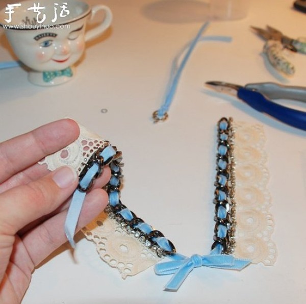 DIY tutorial for making ribbon lace necklace