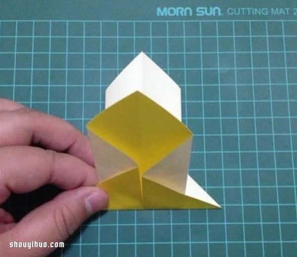 How to make an origami lantern, a tutorial on how to make a simple and beautiful lantern