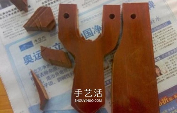 The solid wood slingshot making process illustrates the method of making a homemade solid wood slingshot