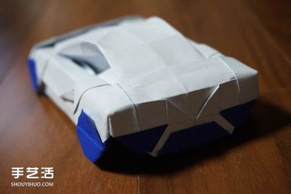 Tutorial on how to fold a sports car, tutorial with origami on a sports car, with illustrations