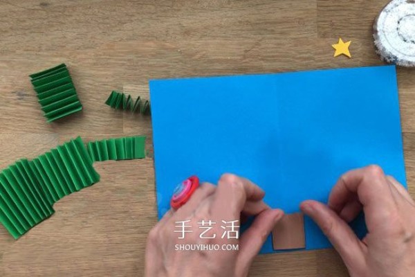 How to make three-dimensional Christmas tree greeting cards by hand