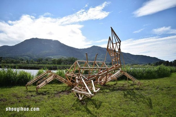 Japanese Rice Straw Art Festival uses useless straw to make large sculptures