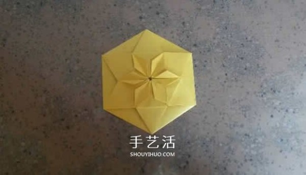 How to fold beautiful paper flowers, step-by-step illustration of hand-made origami six-pointed star flower