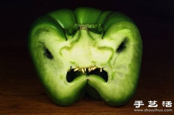 Green pepper and red pepper creative DIY horror expression