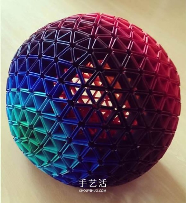 Illustration of the steps of hand-made origami Snapology ball using paper strips to make a sphere