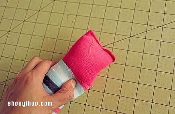 Use old socks to make dolls and DIY cute snake toys for children