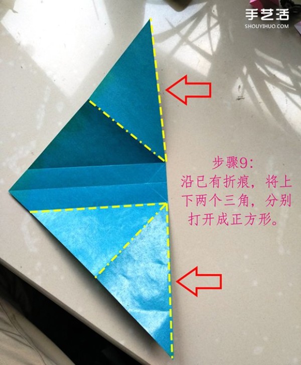 The folding method of the frog on the leaf illustrates the process of the frog on the origami leaf