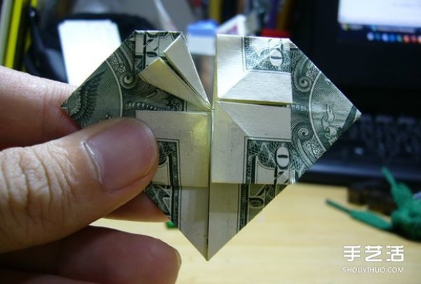 Illustration of folding a dollar bill into a heart, how to fold a dollar heart