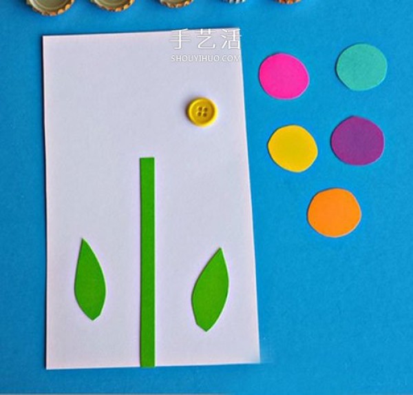 Kindergartens environmentally friendly craftsmanship uses bottle caps to make Mothers Day flower greeting cards