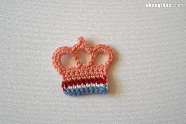 Wool crochet mini crown DIY cute brooch or headband