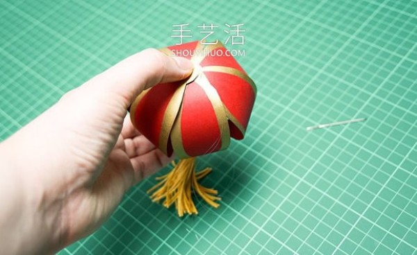 Illustrated tutorial on how to make handmade Lantern Festival lanterns