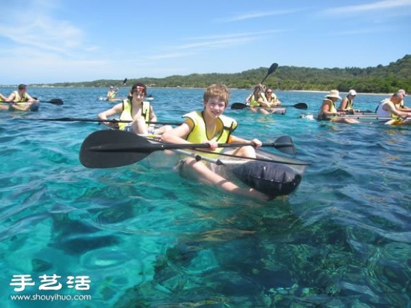 The fully transparent canoe design allows you to see the beautiful scenery of the seabed at a glance